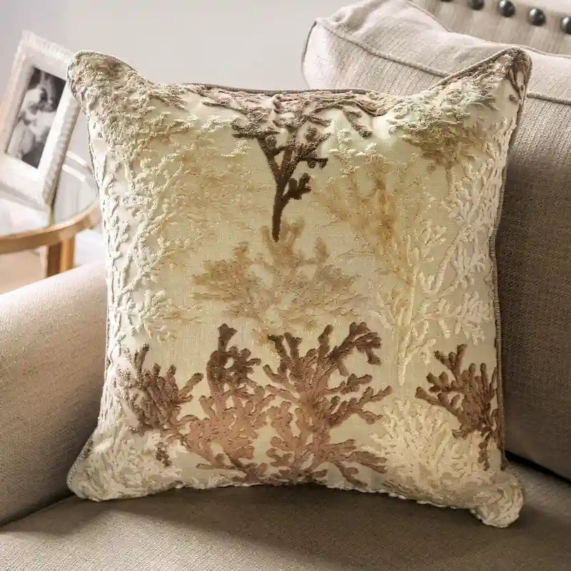 Qyn Traditionelles gepolstertes Sofa aus massivem Holz in Beige