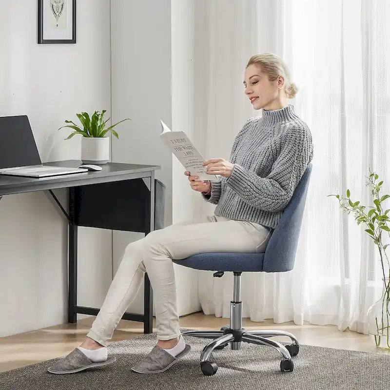 Verstellbarer Drehstuhl für den Schreibtisch mit Rollen