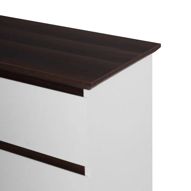 Eine moderne Kommode mit 5 Schubladen