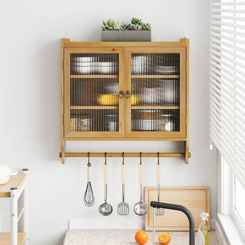Glass-Wandschrank mit drei Ablagefächern