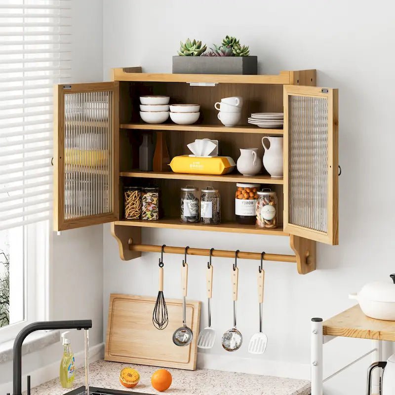 Glass-Wandschrank mit drei Ablagefächern