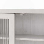 Glass-Wandschrank mit drei Ablagefächern