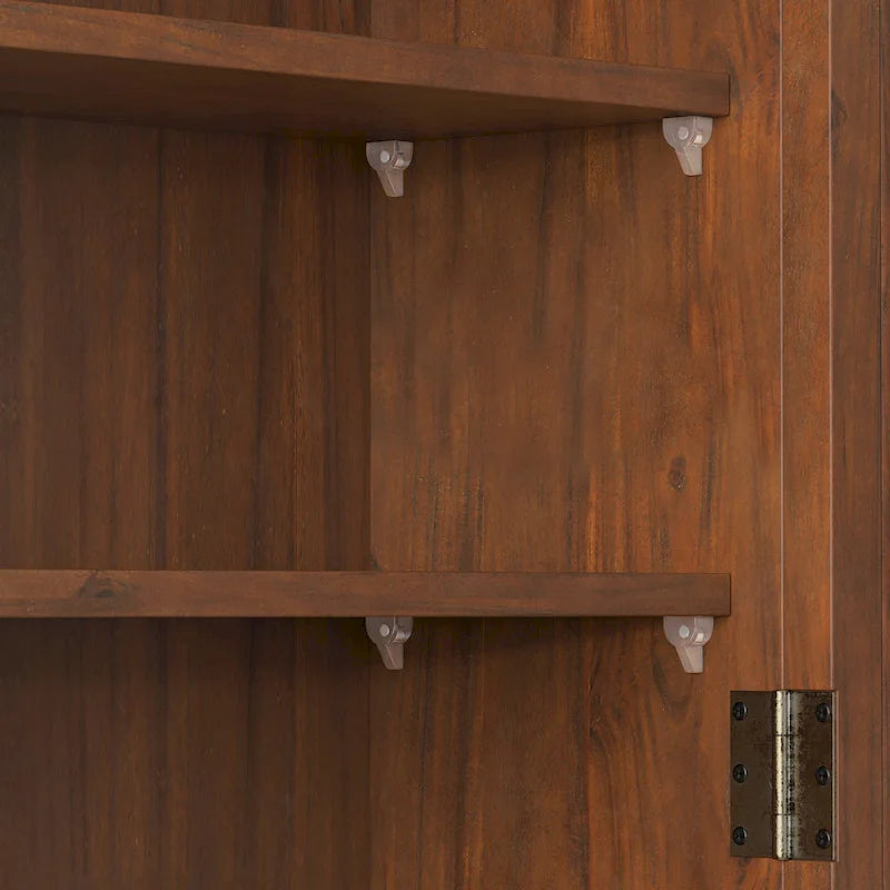 Glass-Wandschrank mit drei Ablagefächern