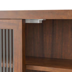 Glass-Wandschrank mit drei Ablagefächern