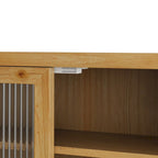 Glass-Wandschrank mit drei Ablagefächern