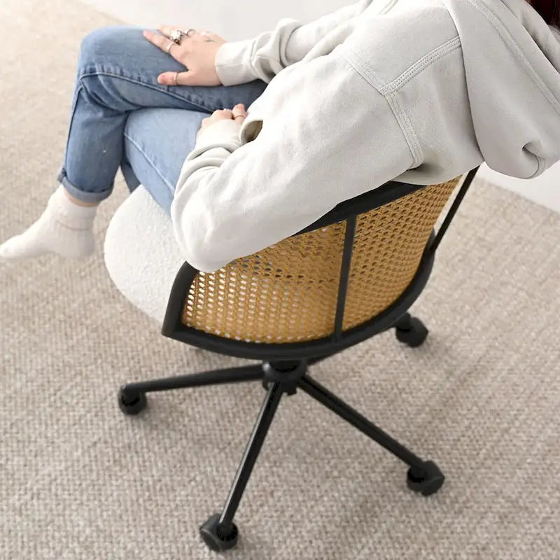 Bouclé-Rattan-Bürostuhl