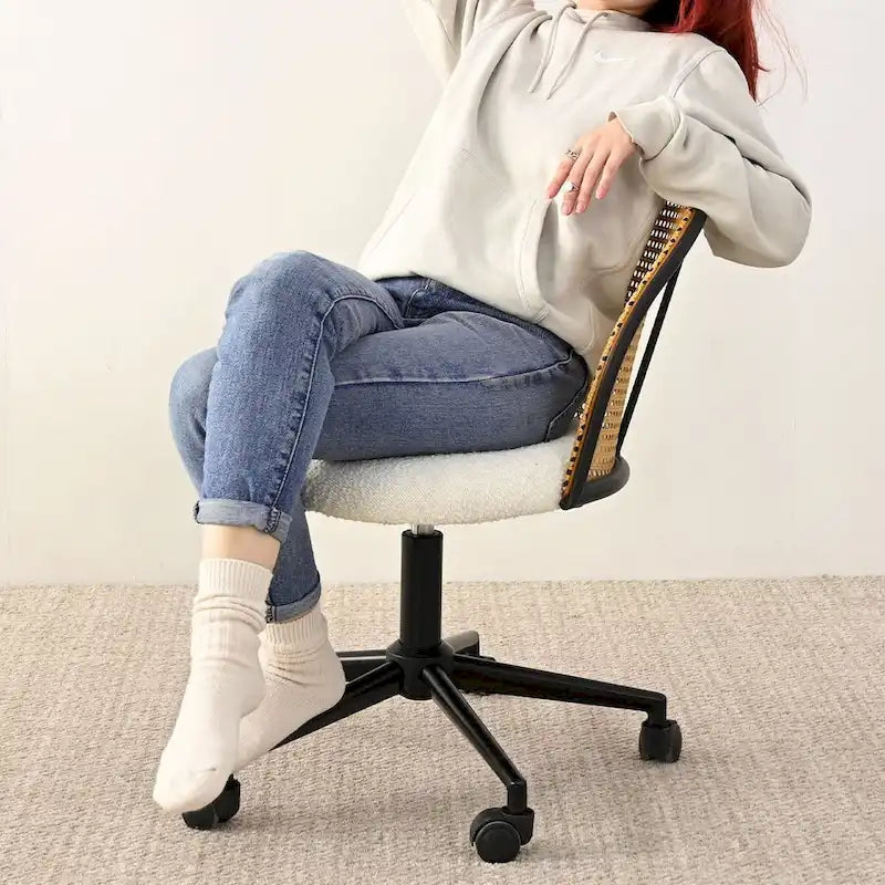 Bouclé-Rattan-Bürostuhl