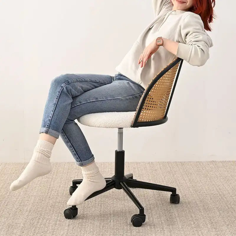 Bouclé-Rattan-Bürostuhl