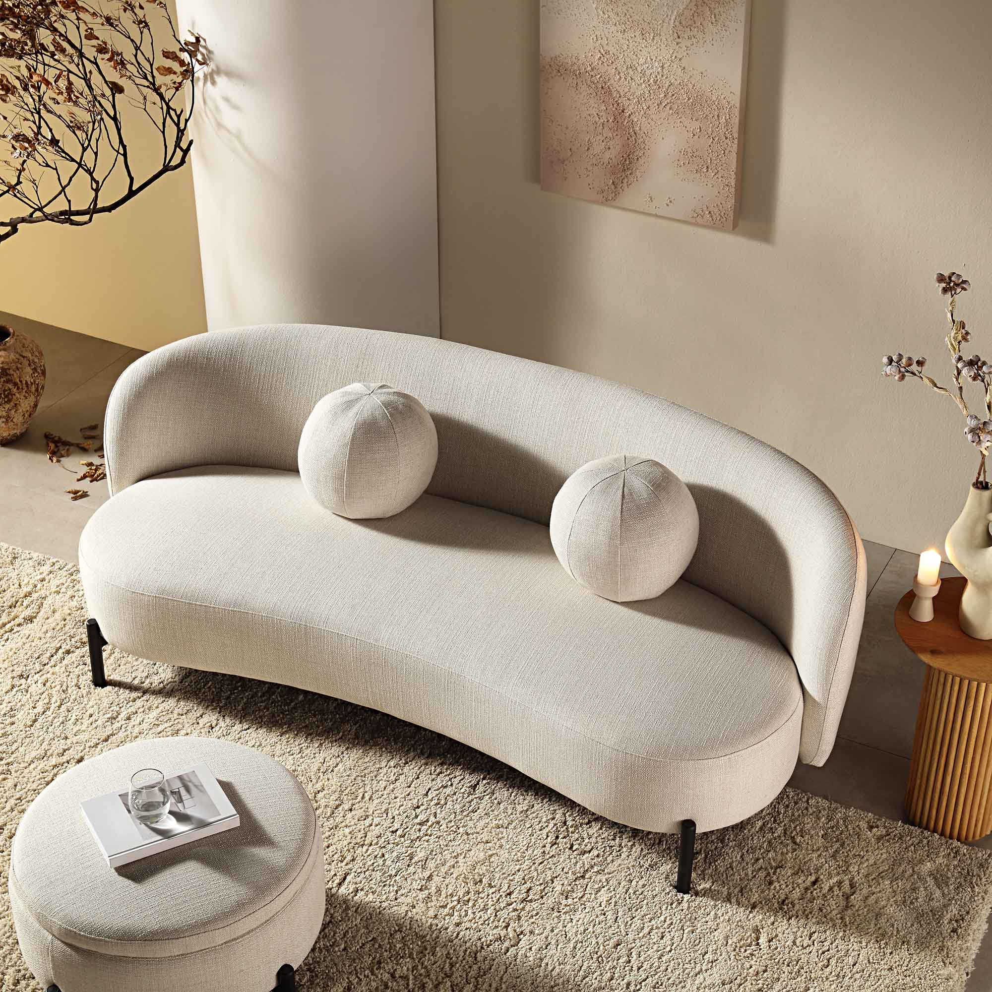 3-Sitzer geschwungenes Sofa mit Kugel-Kissen, Leinenmischung Beige